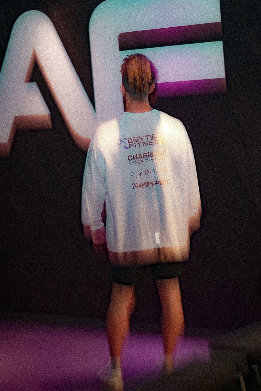 「今、米抜いてる」加賀美 健×チャリアンドコー×エニタイムフィットネスのTシャツ。前面は驚異のシックスパック！ - 19枚目の画像