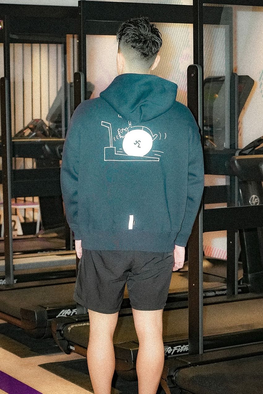 「今、米抜いてる」加賀美 健×チャリアンドコー×エニタイムフィットネスのTシャツ。前面は驚異のシックスパック！ - 20枚目の画像