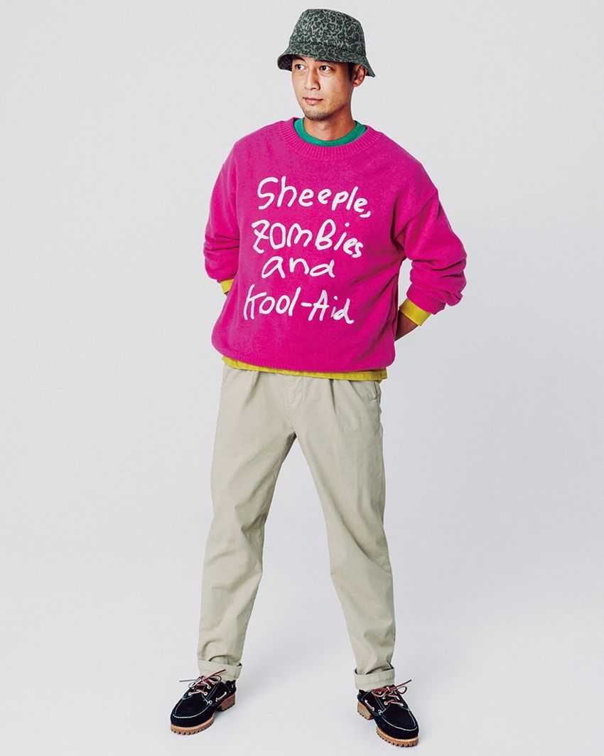 鍵はビビッドカラー！ 野暮ったい“アメカジおじさん”を回避するチノパン着こなしのコツ - 2枚目の画像