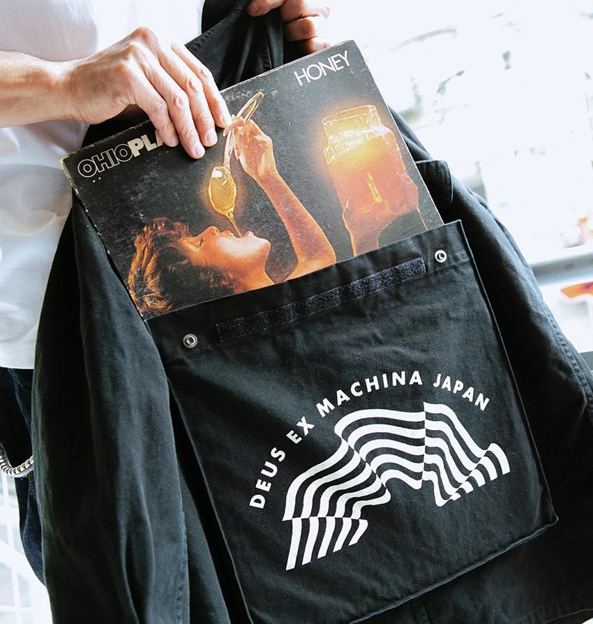 レコードをハントするための「デウス」のジャケットが、遊びの全フィールドで活躍する予感 - 13枚目の画像