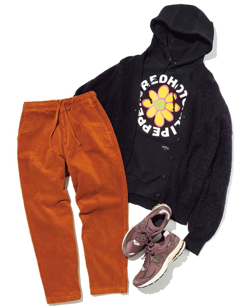 王道チノ、太畝コーデュロイ、グラミチ。「茶系パンツ」で使える全身コーデ3例 - 1枚目の画像