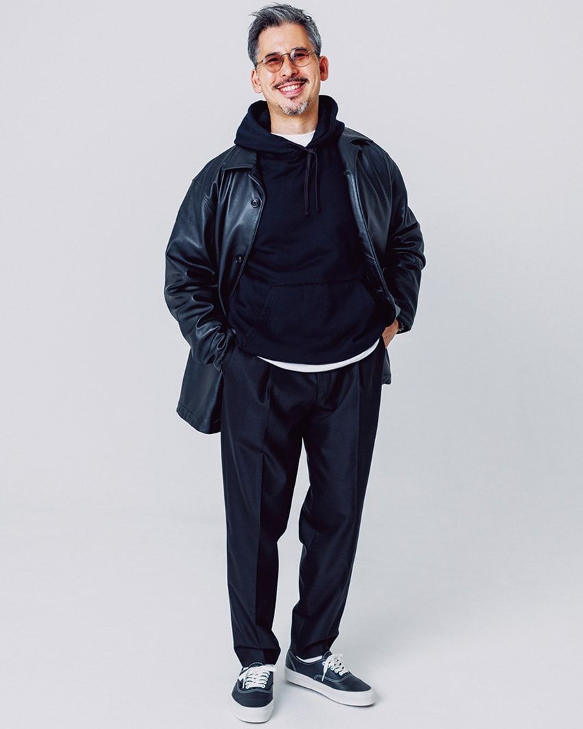 クラシックなハーフ丈レザーコートを今っぽく！ ポイントはサイジングと白の配分 - 2枚目の画像