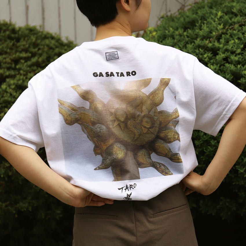 岡本太郎の「なんだこれは！」Tシャツ。佐内正史、伊賀大介、タンタンによる4者コラボ「GASATARO」登場 - 6枚目の画像