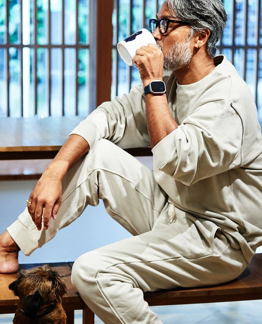 スウェット1万1000円、スウェットパンツ9800円／ともにクイックシルバー（ボードライダーズジャパン