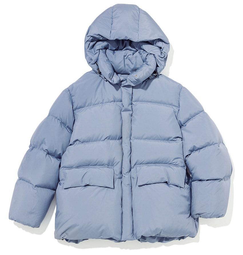 ダウンは人気ブランドの無地を選ぶ。汎用性抜群な“Tシャツ×デニム”に合う8選 - 2枚目の画像