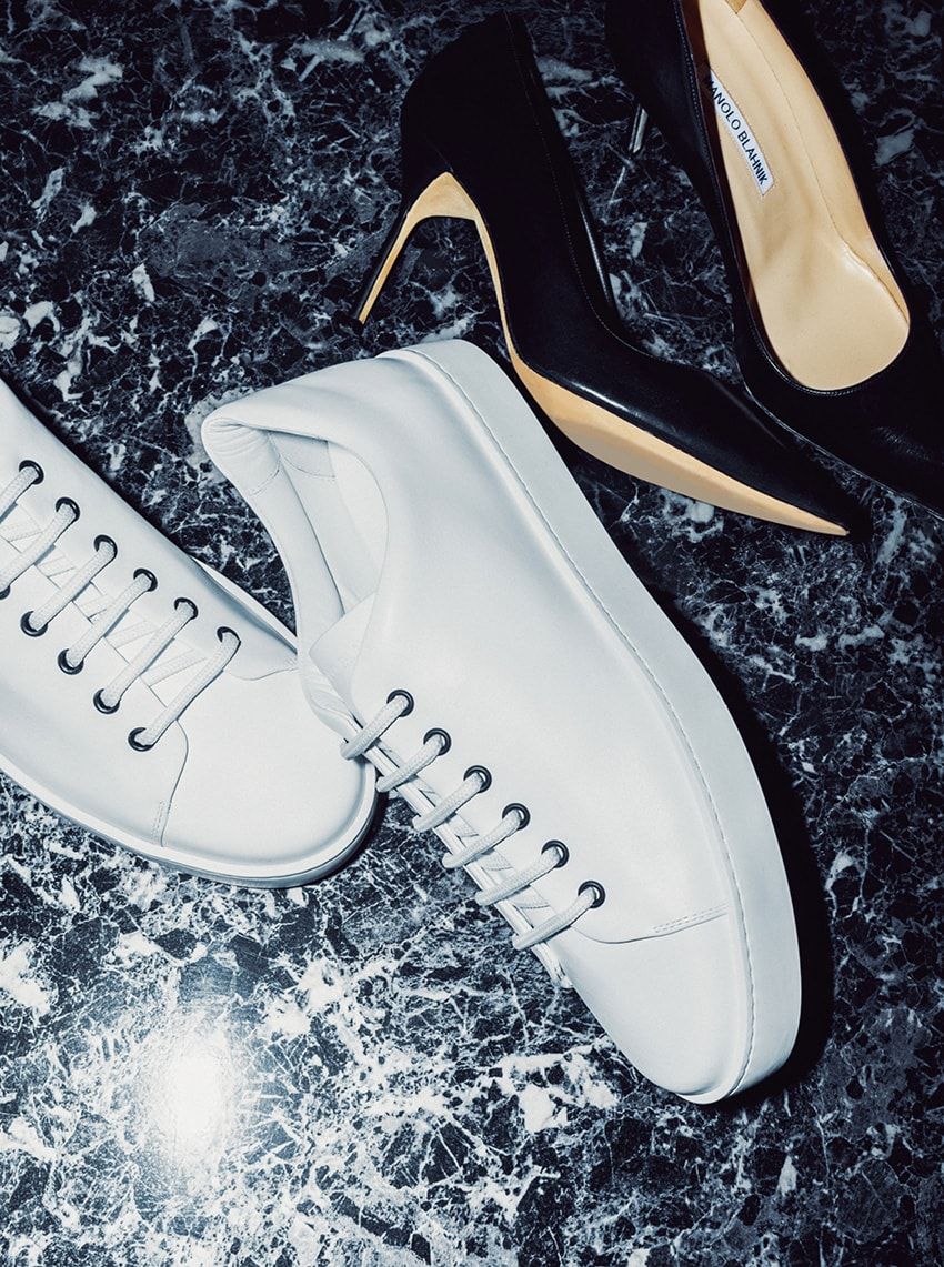 “白スニ”のマンネリを打破する「マノロ ブラニク」初のメンズスニーカー - 1枚目の画像
