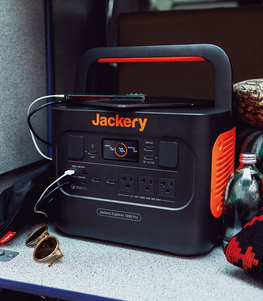 【3名様にプレゼント】「ジャクリ」のポータブル電源。フリーダムな暮らしの必須アイテムは誰の手に⁉︎ - 1枚目の画像