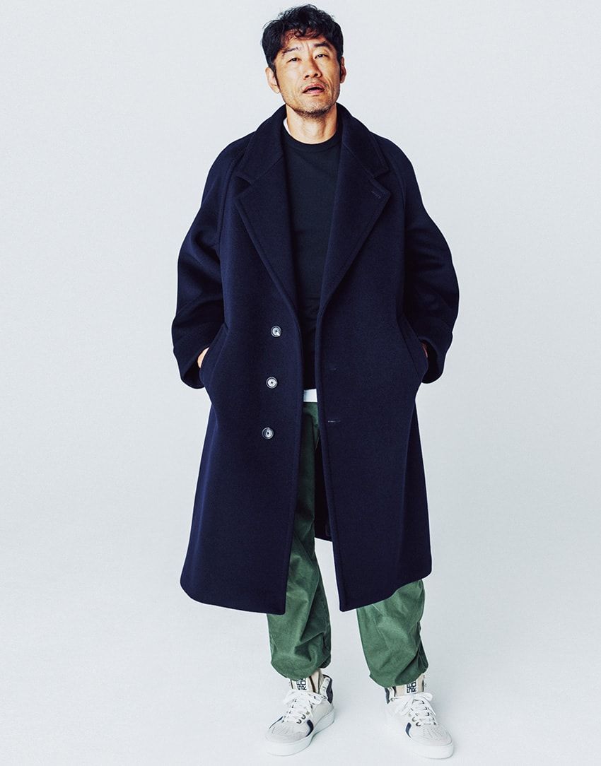 大人のビッグサイズ攻略法を「エイチ ビューティ＆ユース」のコートで。ポイントは“ネイビー”にあり！ - 1枚目の画像