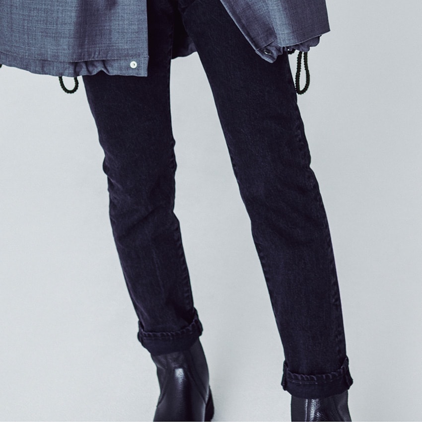 サカイ」の“変形ジャケット”が使い勝手バツグン！ シンプルコーデに