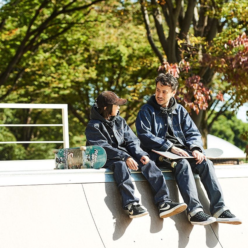 YOPPIさん●デニムジャケット4万1800円、デニム3万5200円、之雲さん●デニムジャケット4万1800円、デニム3万5200円／すべてリーバイス®︎ ビンテージ クロージング（リーバイ・ストラウス ジャパン　0120-099-501）