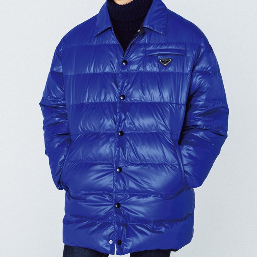 「プラダ」で大人の全身コーデ。レトロなダウンコート＆スニーカーで冬のマリンスタイルを - 2枚目の画像