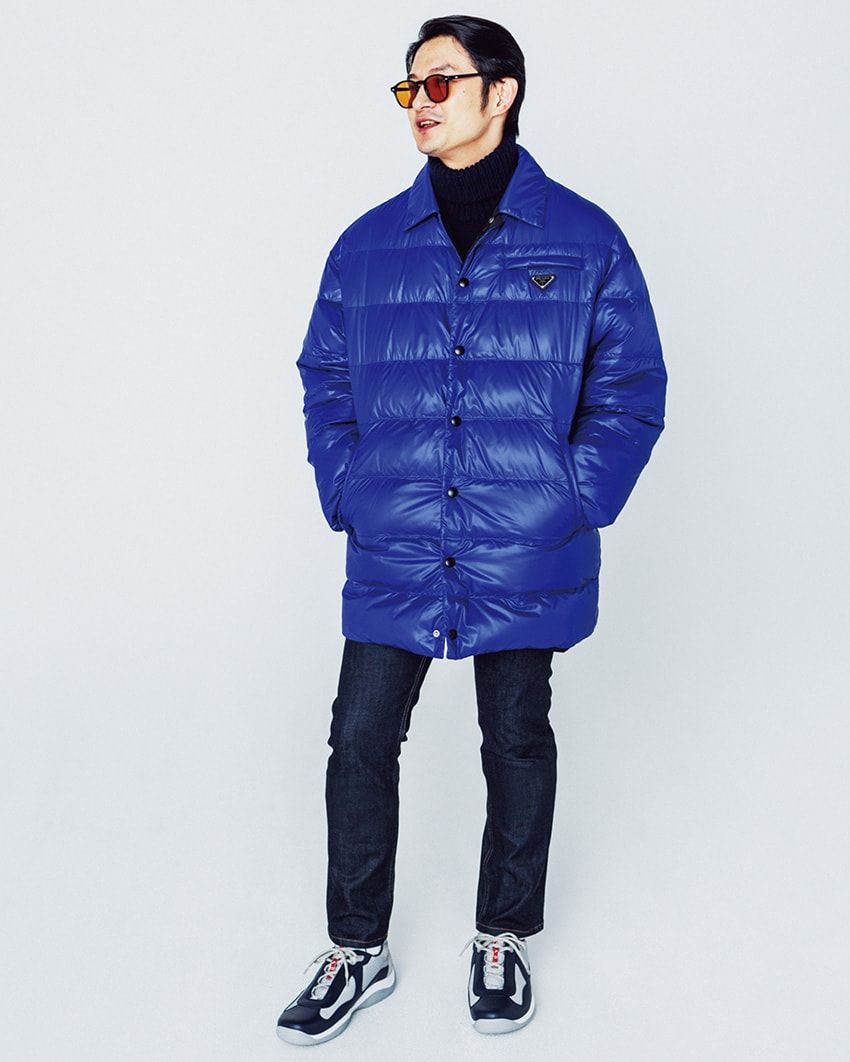 「プラダ」で大人の全身コーデ。レトロなダウンコート＆スニーカーで冬のマリンスタイルを - 3枚目の画像