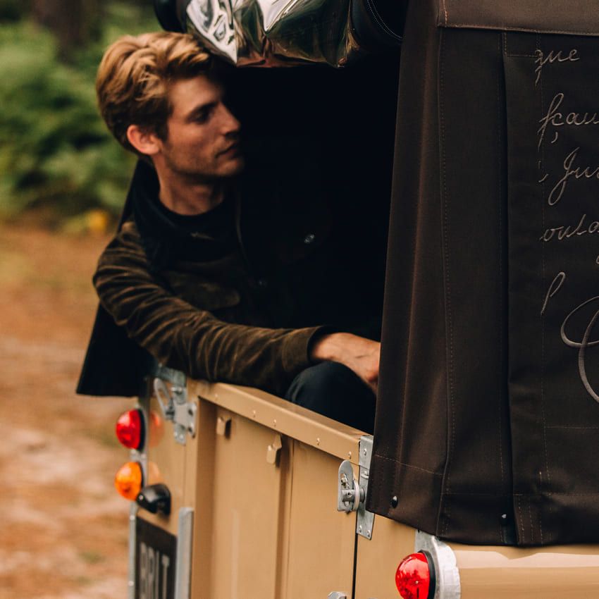 1963年製「ランドローバー」を「ベルルッティ」がカスタム。渋すぎるヴィンテージ車を受注生産で販売！ - 9枚目の画像