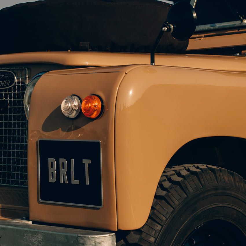 1963年製「ランドローバー」を「ベルルッティ」がカスタム。渋すぎるヴィンテージ車を受注生産で販売！ - 10枚目の画像