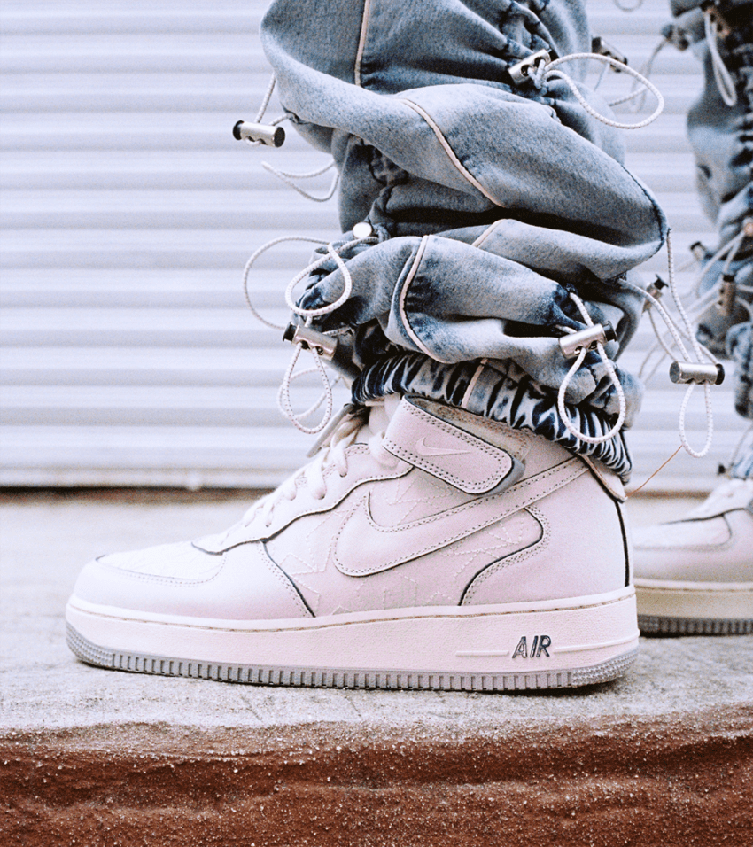 ひと皮剥ける「エア フォース 1」、2層構造になった下には名門カラーが。靴紐がもらえるイベントも！ - 5枚目の画像