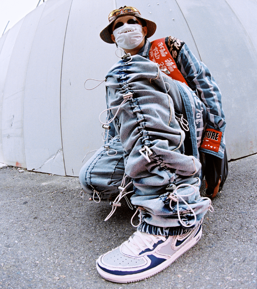 ひと皮剥ける「エア フォース 1」、2層構造になった下には名門カラーが。靴紐がもらえるイベントも！ - 1枚目の画像