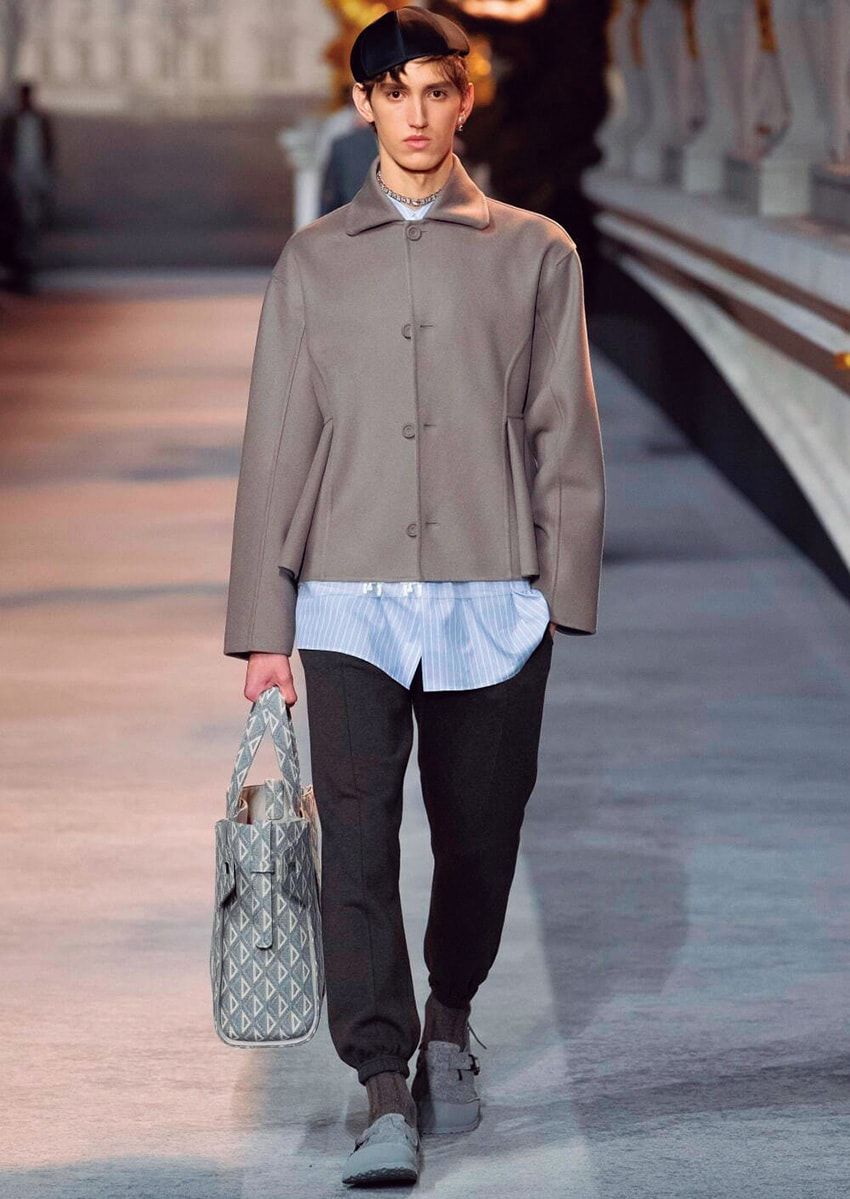 実はノーブルで都会的。ハイブランドのランウェイも“都市型グレー”で溢れていた！ - 2枚目の画像