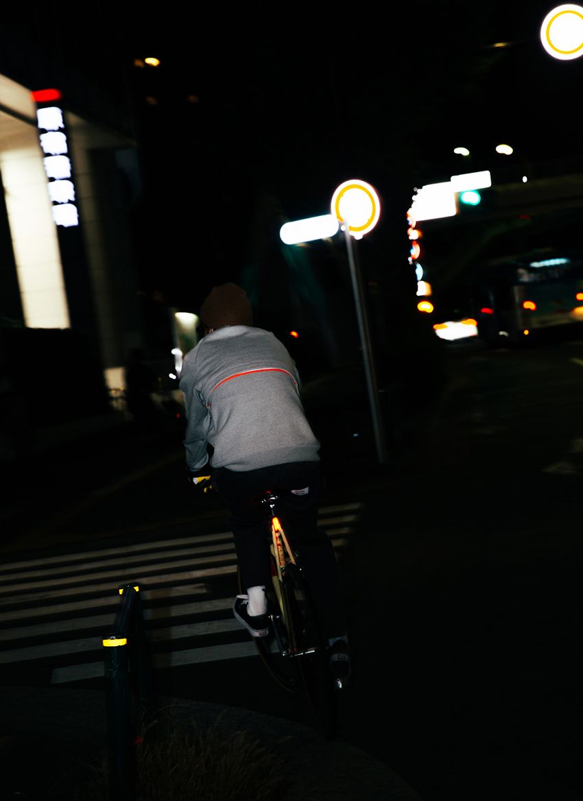 野村訓市による“自転車乗り”のための「チャンピオン」スウェットは、11月18日にビームスで発売！ - 1枚目の画像