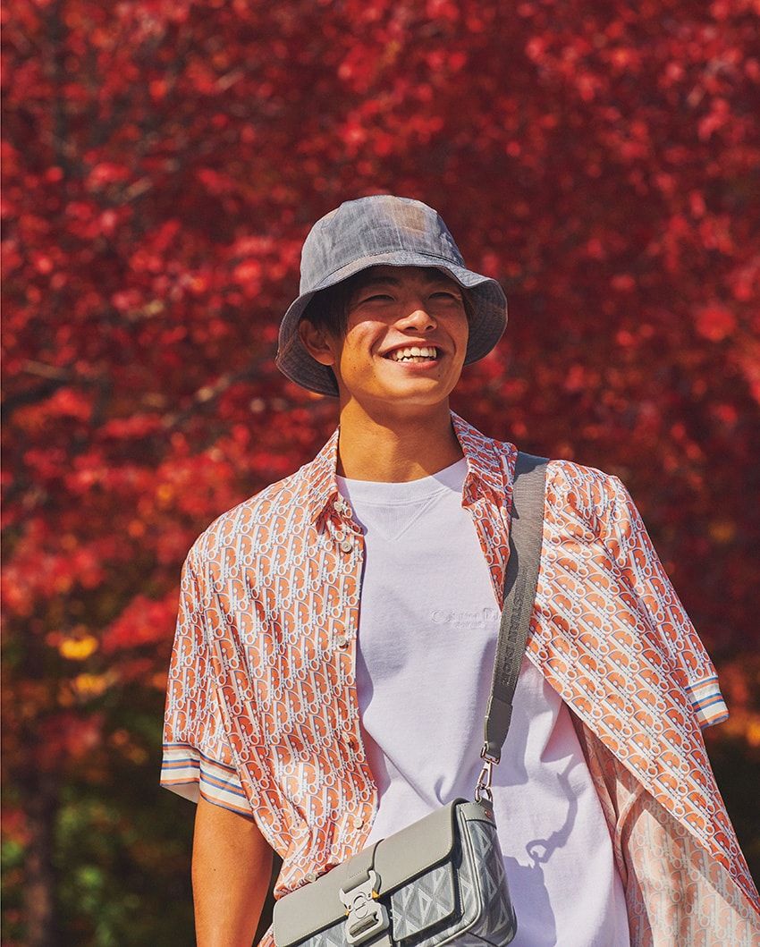 気鋭のサーファー・小濃来波が着こなす、紅葉に映える「ディオール グレー」 - 3枚目の画像