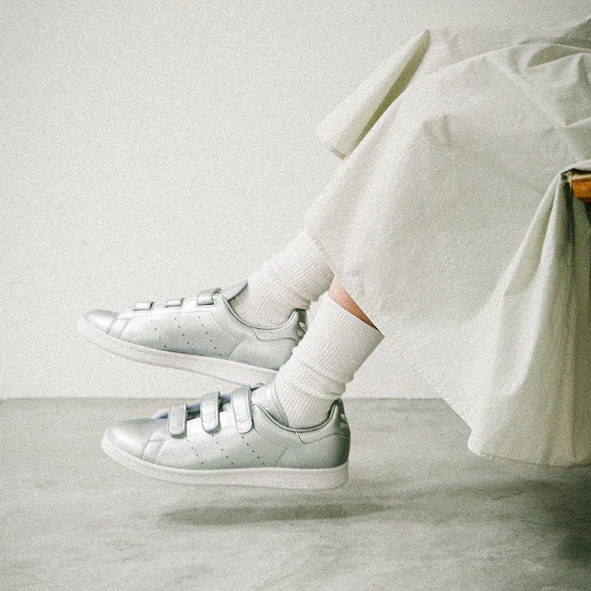 シルバーの「スタンスミス」がアーバンリサーチ25周年限定で発売。サイドの“文字”は今回も…… - 6枚目の画像