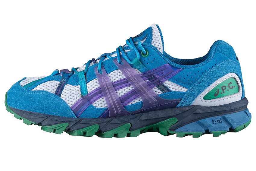 「A.P.C. / ASICS」初コラボ。スパイラルマークになった“A”がアイコンで3色展開、靴紐はタイダイ！ - 3枚目の画像