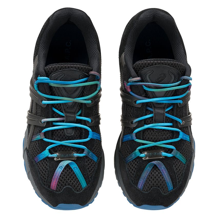 「A.P.C. / ASICS」初コラボ。スパイラルマークになった“A”がアイコンで3色展開、靴紐はタイダイ！ - 6枚目の画像