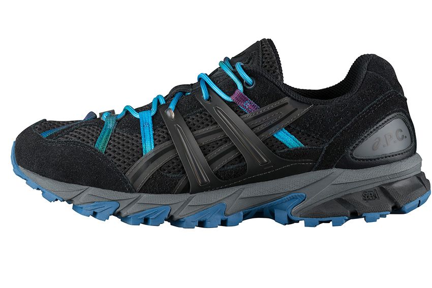 「A.P.C. / ASICS」初コラボ。スパイラルマークになった“A”がアイコンで3色展開、靴紐はタイダイ！ - 8枚目の画像