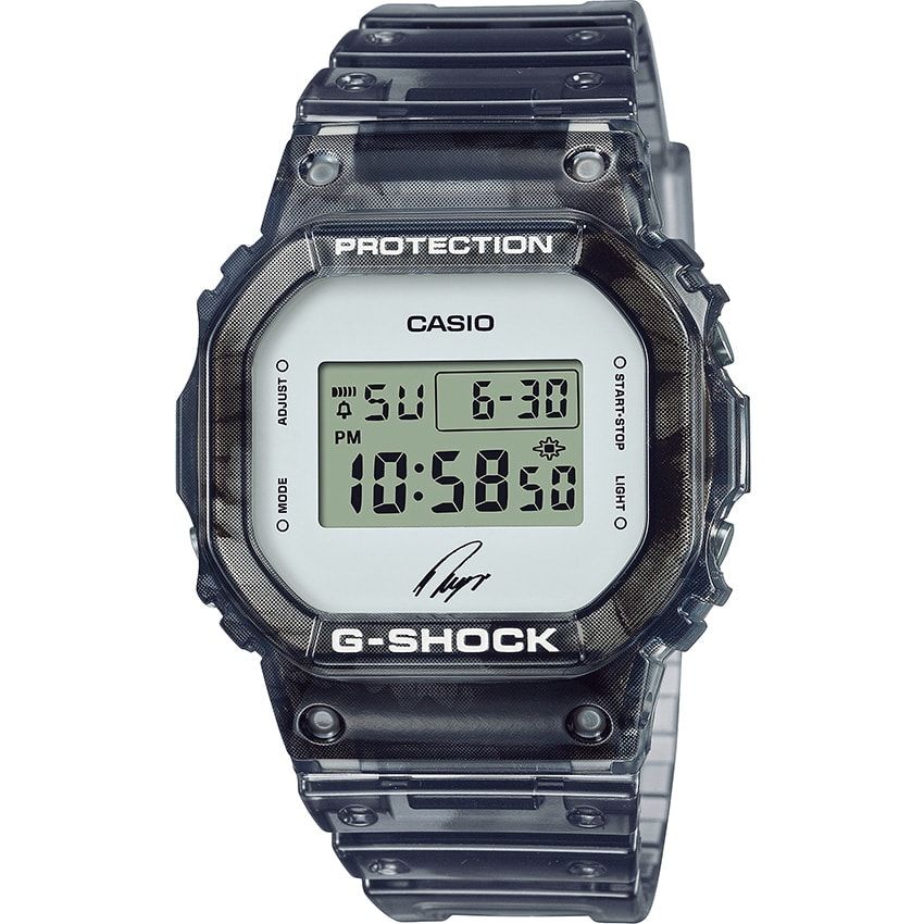 樹脂ケース、縦48.9×横42.8mm、クオーツ。1万7600円/Gショック(カシオ計算機 03-5334-4869)