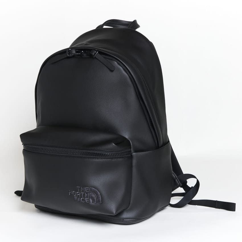 街角人気ナンバーワン。ザ・ノース・フェイスの「黒リュック」最新作4選 - 4枚目の画像