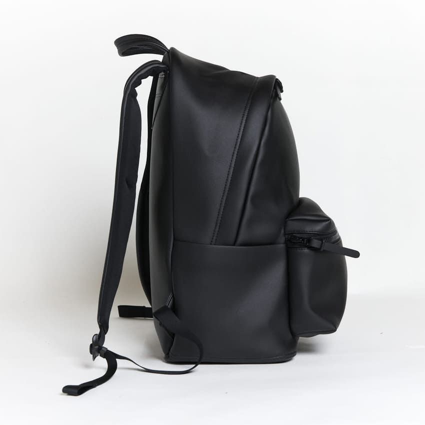 街角人気ナンバーワン。ザ・ノース・フェイスの「黒リュック」最新作4選 - 5枚目の画像