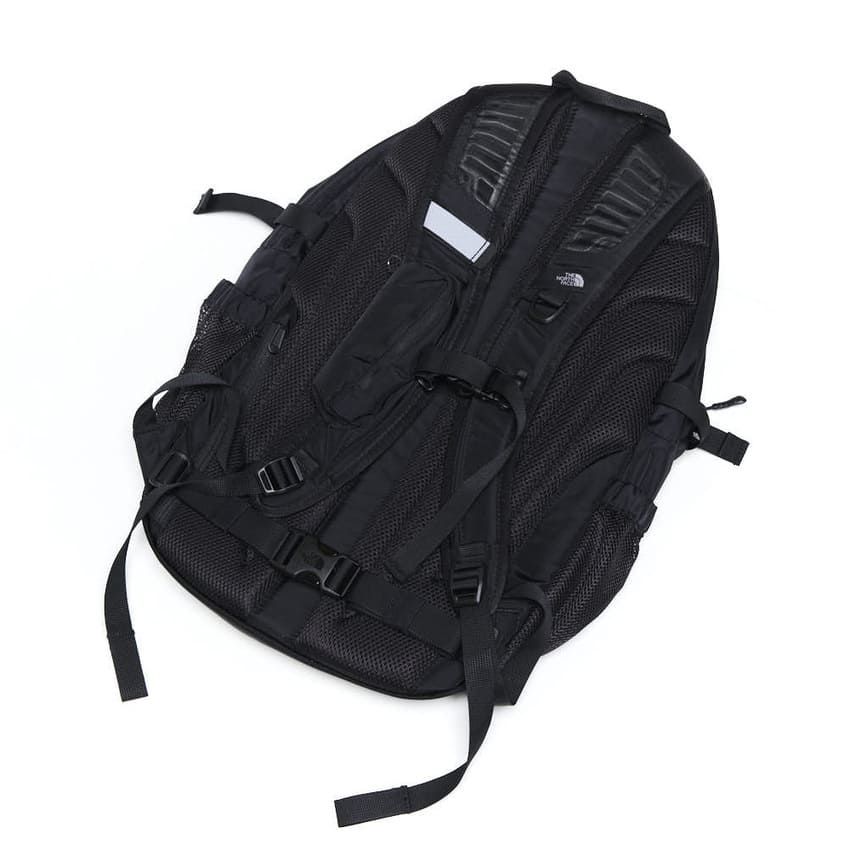 街角人気ナンバーワン。ザ・ノース・フェイスの「黒リュック」最新作4選 - 3枚目の画像