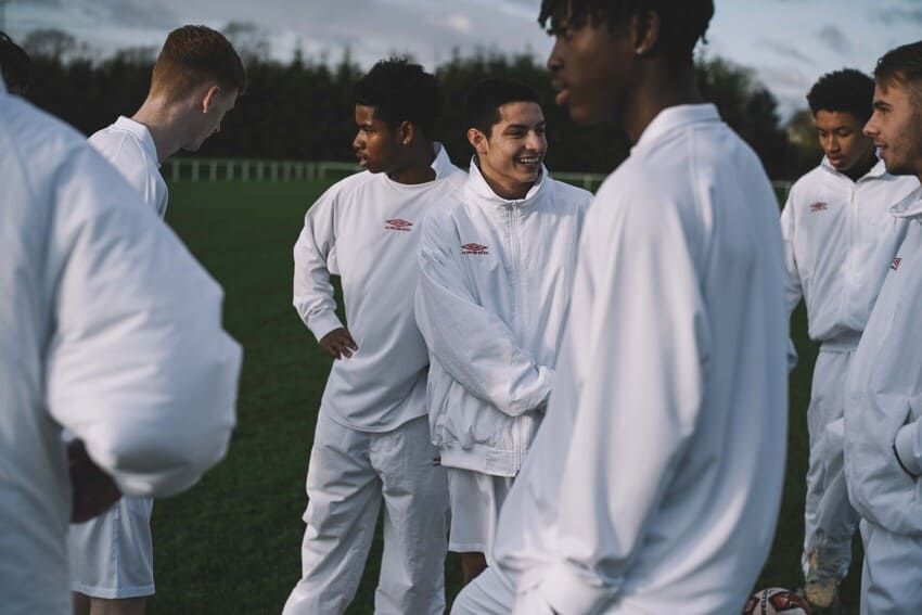 「コモリ」によるUMBROの旧ロゴ・トラックスーツが格好いい！ 展開アイテムを全披露 - 8枚目の画像