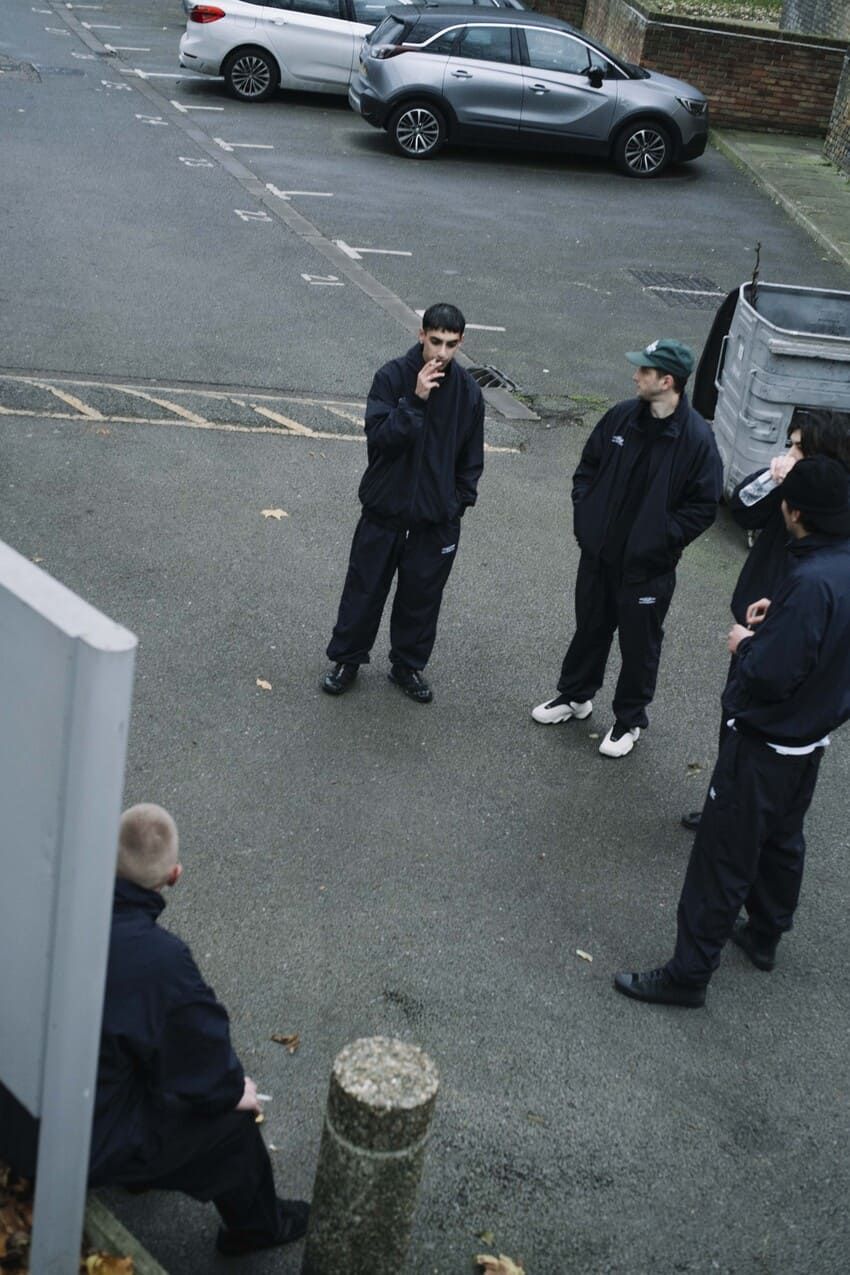 「コモリ」によるUMBROの旧ロゴ・トラックスーツが格好いい！ 展開アイテムを全披露 - 4枚目の画像