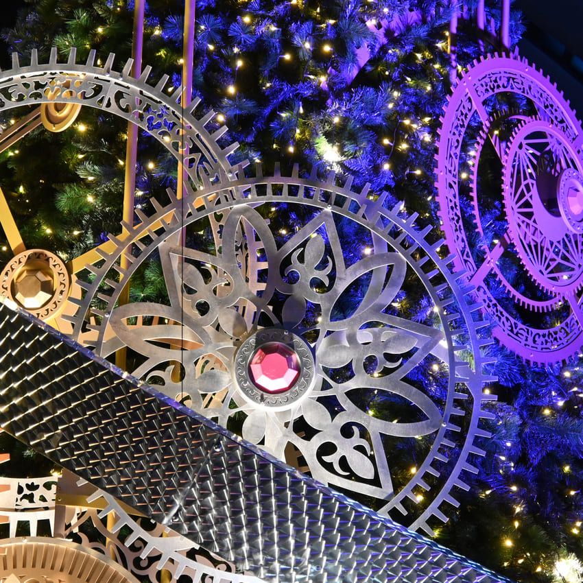 日本初「パテック フィリップ」のクリスマスツリー点灯中。頂上にはカラトラバが！ - 19枚目の画像