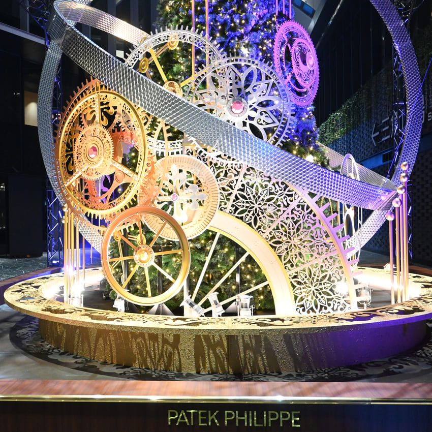 日本初「パテック フィリップ」のクリスマスツリー点灯中。頂上にはカラトラバが！ - 13枚目の画像