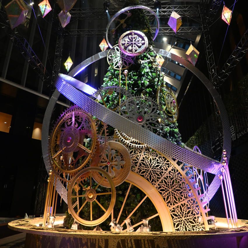 日本初「パテック フィリップ」のクリスマスツリー点灯中。頂上にはカラトラバが！ - 4枚目の画像