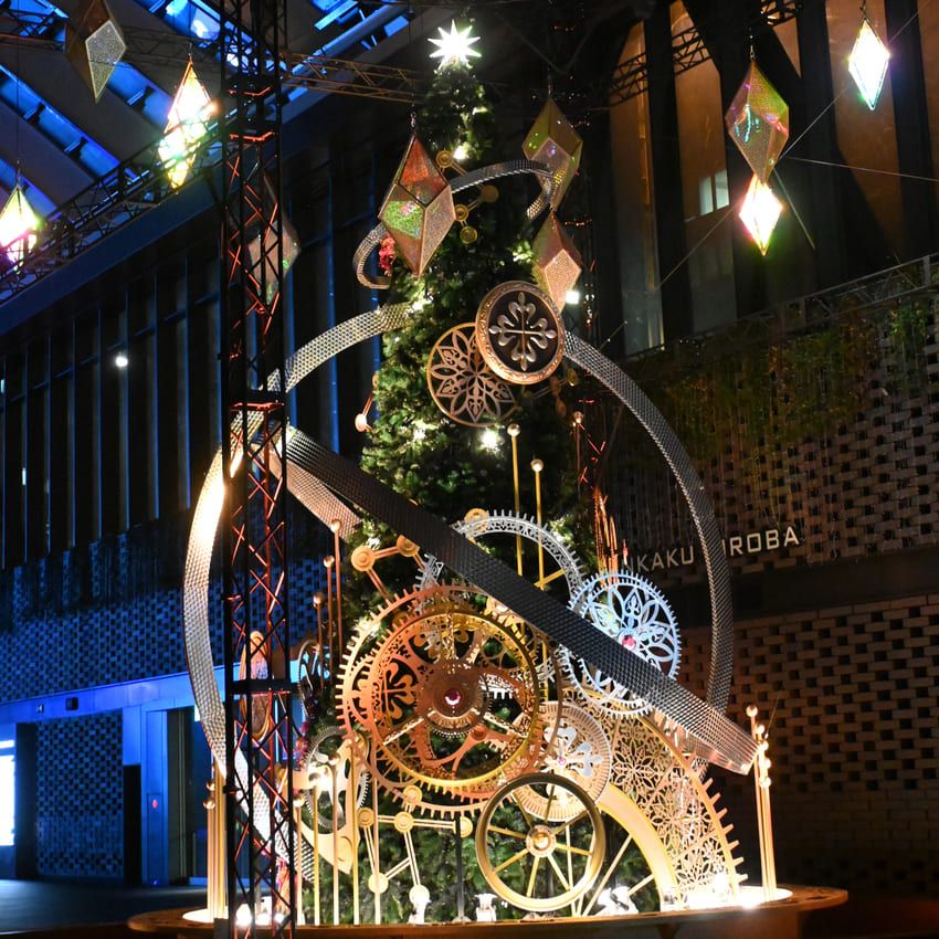 日本初「パテック フィリップ」のクリスマスツリー点灯中。頂上にはカラトラバが！ - 20枚目の画像