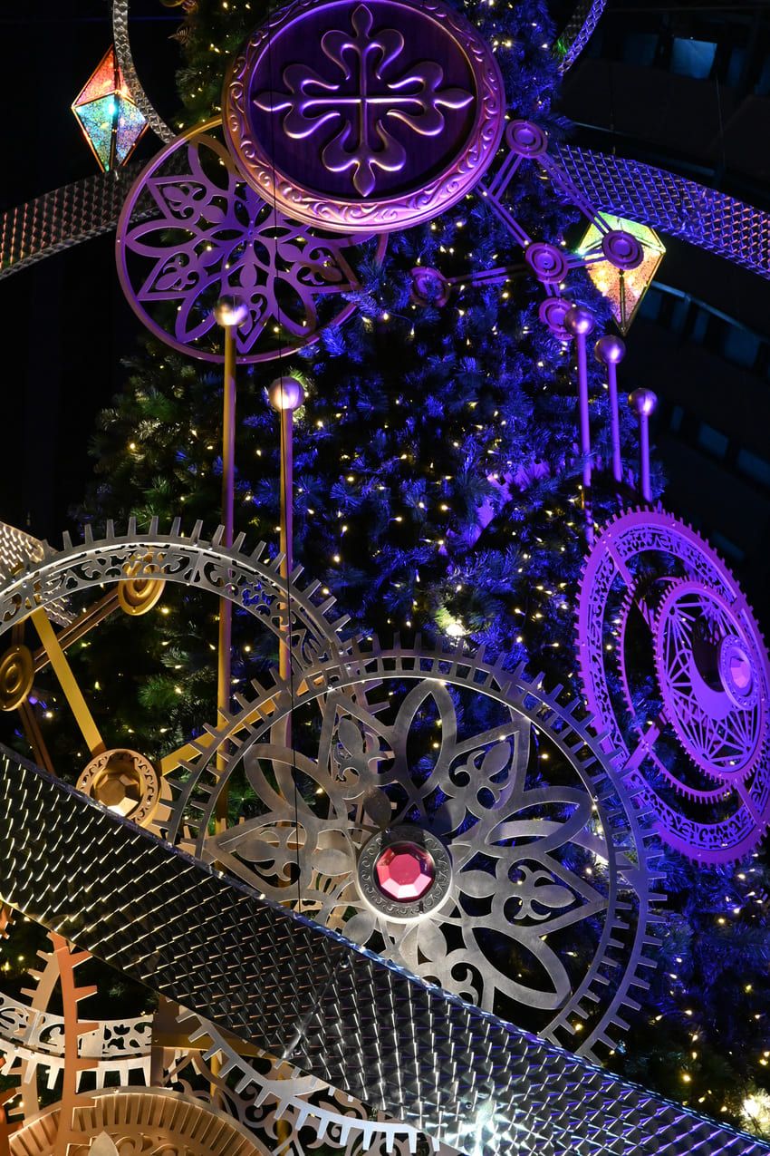 日本初「パテック フィリップ」のクリスマスツリー点灯中。頂上にはカラトラバが！ - 17枚目の画像