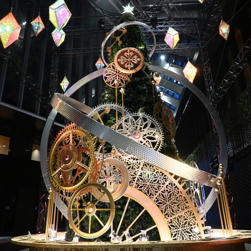 日本初「パテック フィリップ」のクリスマスツリー点灯中。頂上にはカラトラバが！ - 5枚目の画像