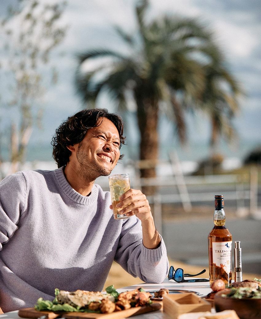 海のウイスキー「タリスカー10年」はアウトドアで飲むと格別。肉との相性も抜群だ - 4枚目の画像
