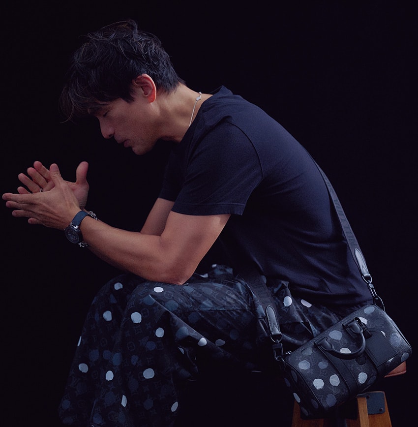 江口洋介が着る「ルイ・ヴィトン×草間彌生」。エネルギッシュな表現者