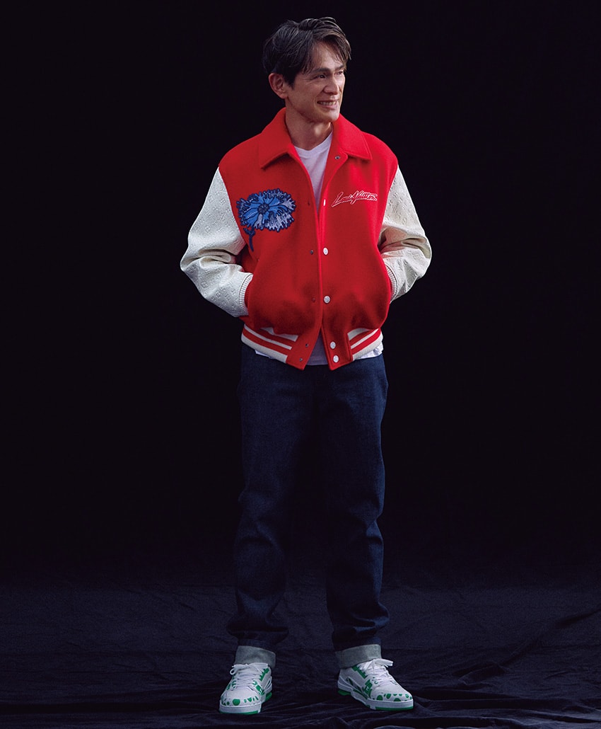 江口洋介が着る「ルイ・ヴィトン×草間彌生」。エネルギッシュな表現者