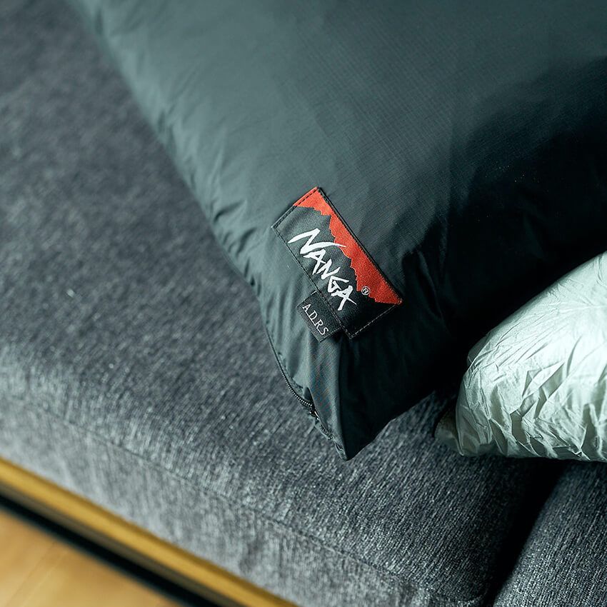 「ナンガ」のインテリアが登場！ オーロラテックス採用の寝袋っぽいクッションとか最高！ - 4枚目の画像