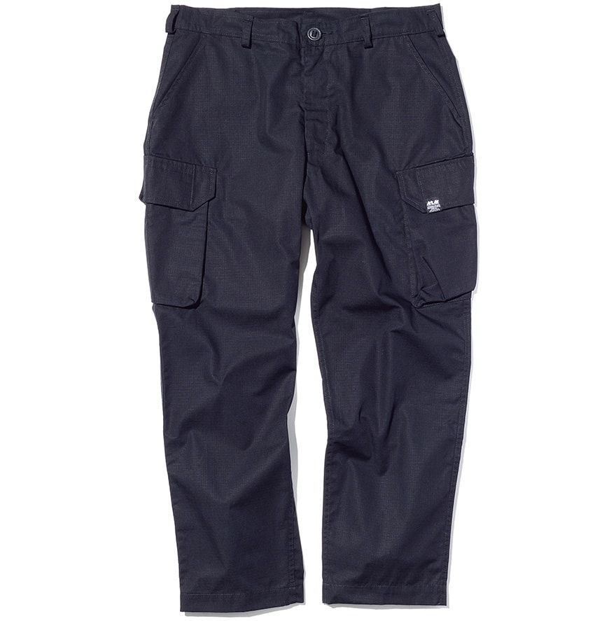 大人の軍パンコーデはオリーブグリーン以外で！ 着こなし巧者5人のスナップと至極の2本 - 5枚目の画像