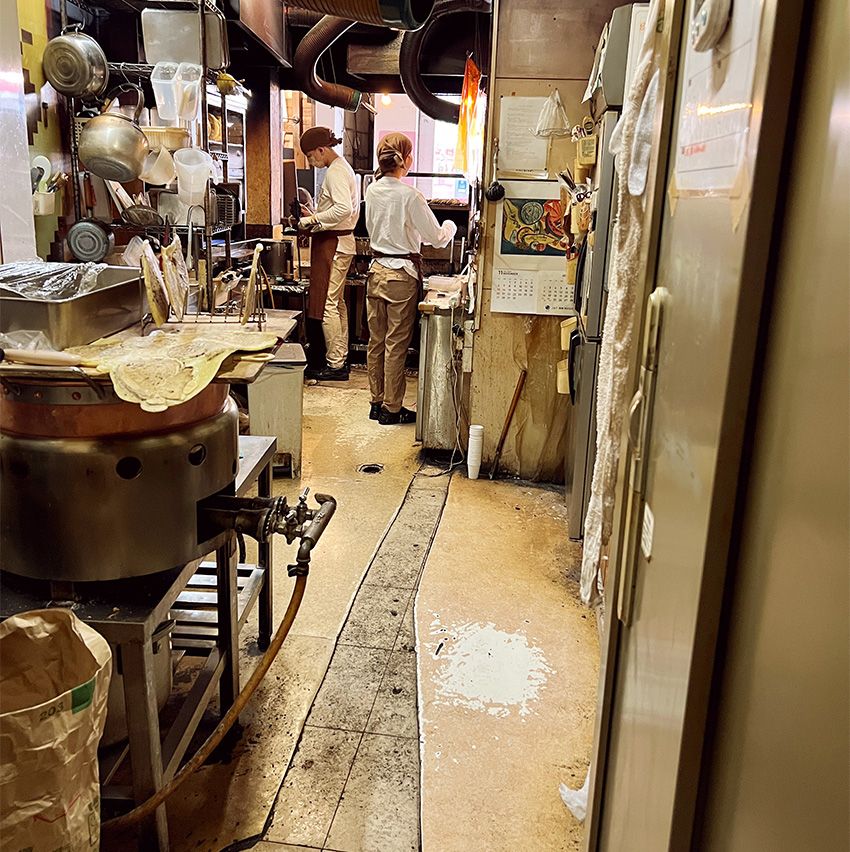 “頭にタオル”姿のたい焼き店の看板娘は、私服姿でイメージが違っていた - 5枚目の画像