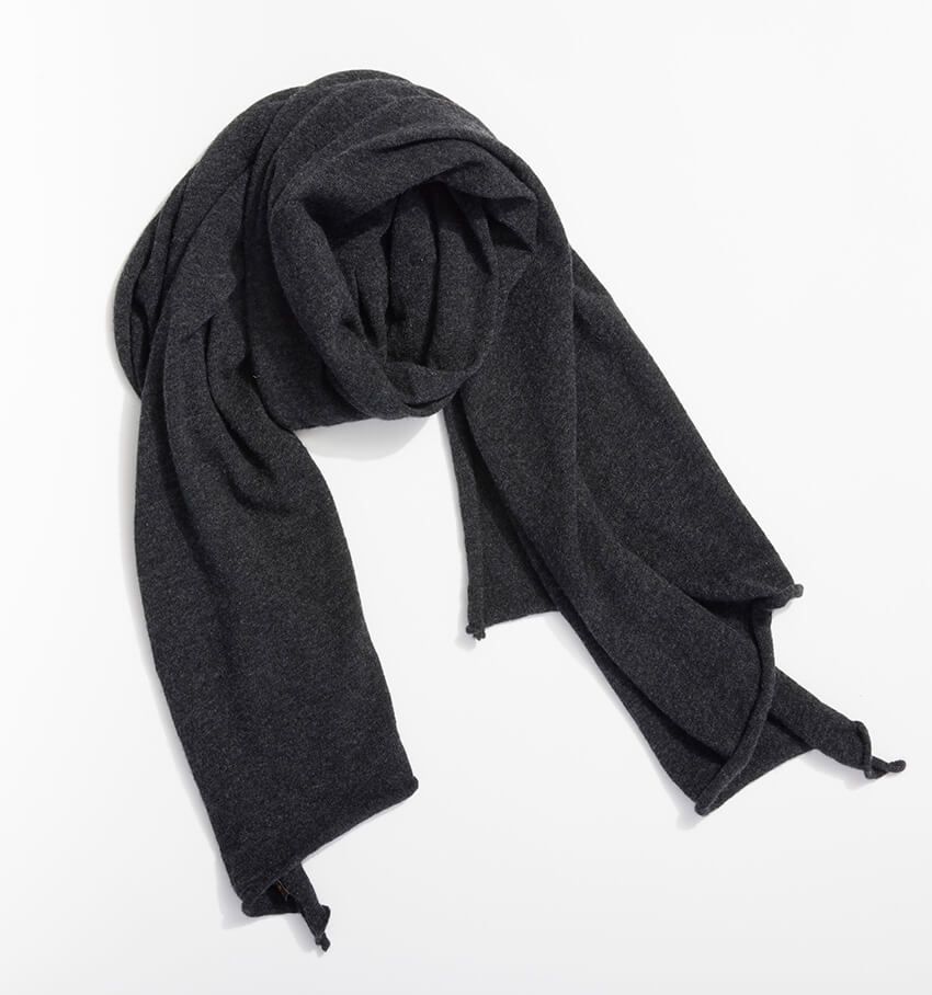 マフラーの悩みにスタイリストが回答。選ぶべきはカシミヤ、大判、ダウン。巻き方は？ - 4枚目の画像