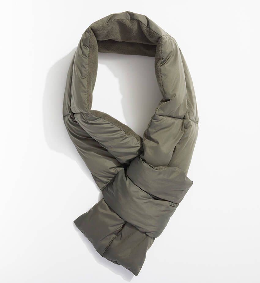 マフラーの悩みにスタイリストが回答。選ぶべきはカシミヤ、大判、ダウン。巻き方は？ - 11枚目の画像