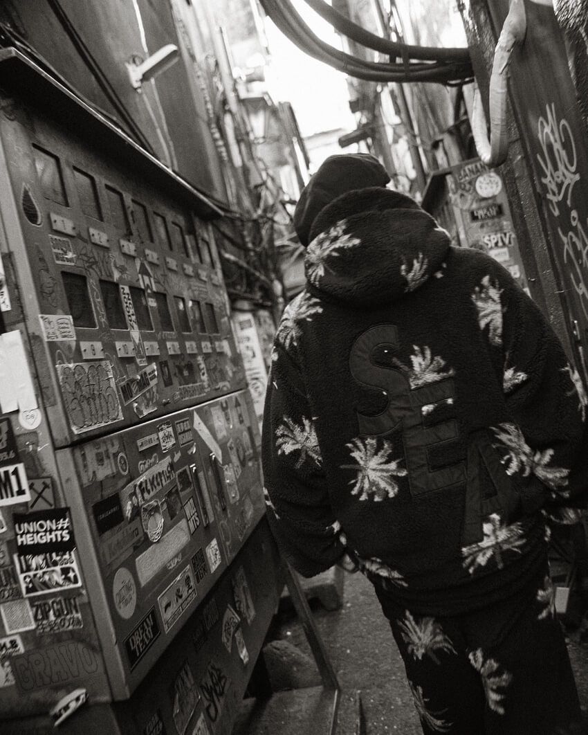 大森南朋が着た“冬のパームツリー”服は「ウィンダンシー」のボアシリーズ - 21枚目の画像