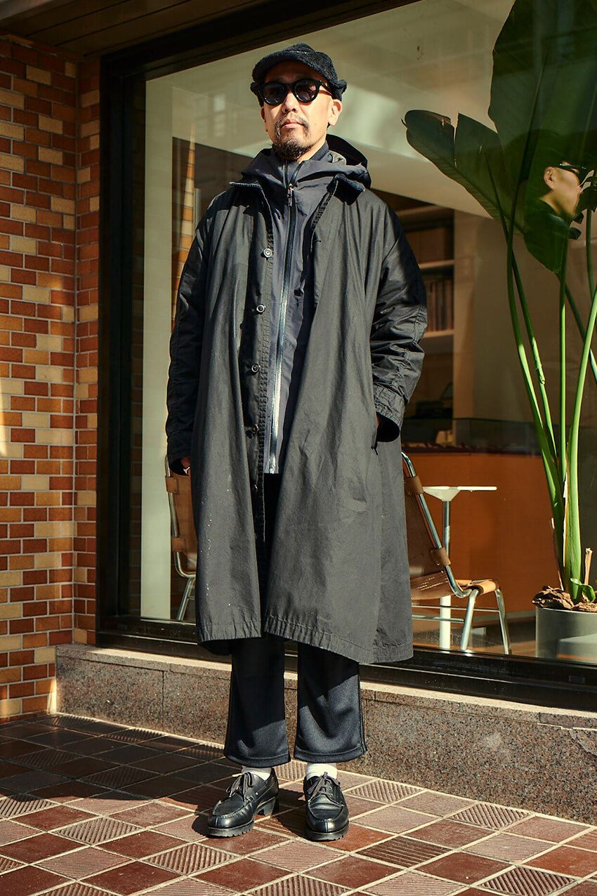 “ほぼ黒”な冬コーデを重たく見せない！ 重ね着、アイテム選びのコツを6名のスナップで - 10枚目の画像