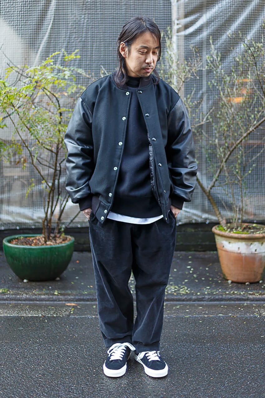 “ほぼ黒”な冬コーデを重たく見せない！ 重ね着、アイテム選びのコツを6名のスナップで - 1枚目の画像